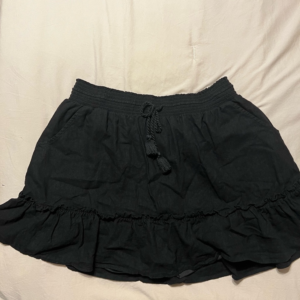 Westbound Black Ruffled Mini Skort
